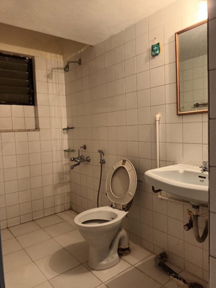 Bathroom, viman nagar 3 Bedroom 1300 Sq.Ft. Apartment In Viman Nagar Pune 10328122