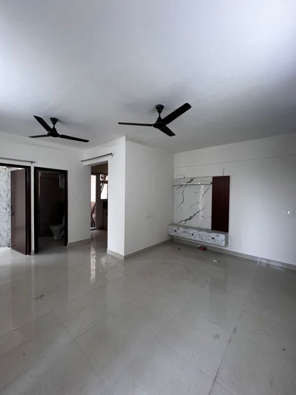 2 BHK + Extra Room Apartment For Sale in Signature Global City
