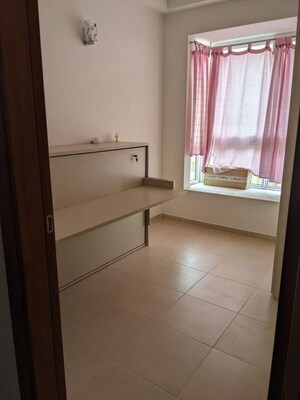 Room in 2.5 BHK Apartment at Bhartiya Nikoo Homes, Thanisandra Main Road – for Rent
