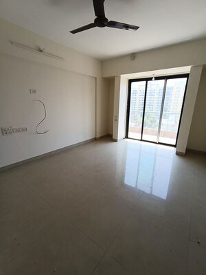 Room in 2 BHK Apartment at Kunal Icon, Pimple Saudagar – for Rent