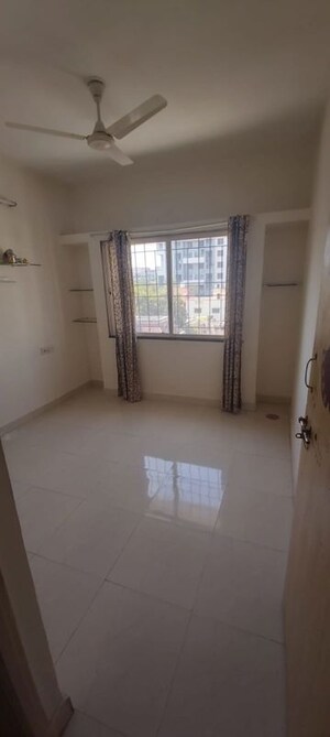 Room in 2 BHK Apartment at Kunal Icon, Pimple Saudagar – for Rent