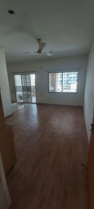 Room in 2 BHK Apartment at Kunal Icon, Pimple Saudagar – for Rent