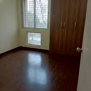 Room in 2 BHK Apartment at Jaypee Greens Kosmos, Sector 134 – for Rent