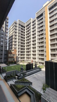 2 BHK Apartment For Sale in Gulmohar Parkview