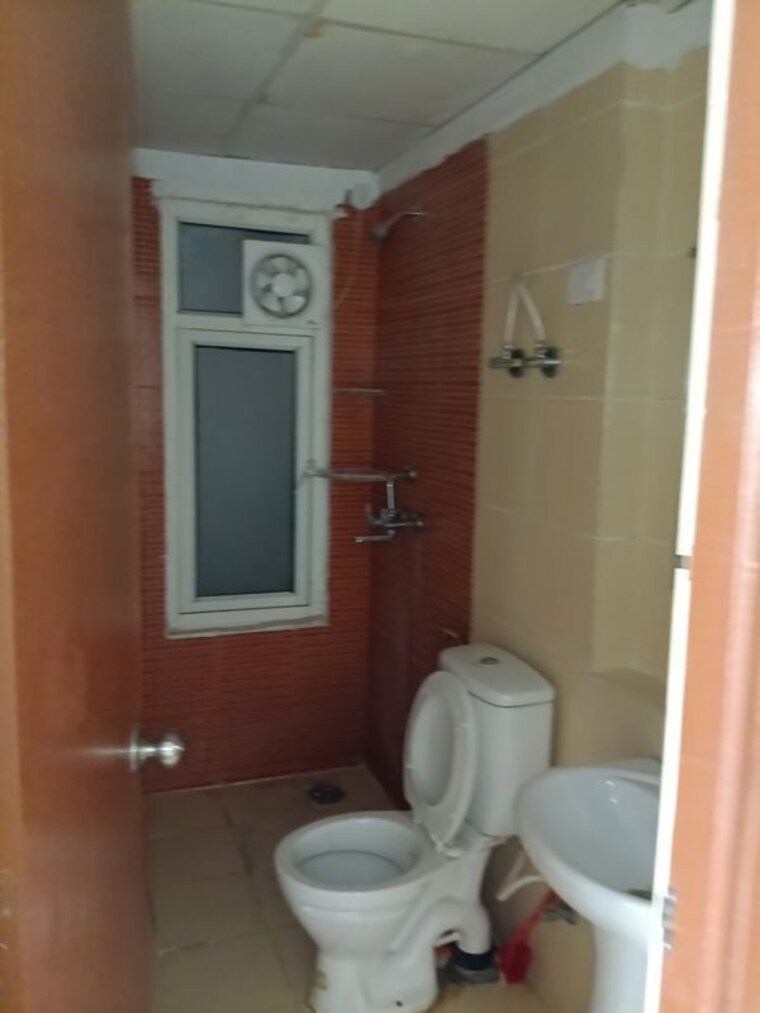 Bathroom, mahagun-my-woods 2.5 Bedroom 1290 Sq.Ft. Apartment In Sector 16c Greater Noida Greater Noida 10328217