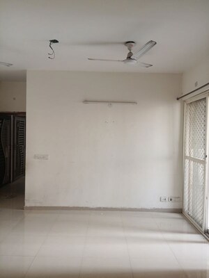 Room in 2.5 BHK Apartment at Mahagun My Woods, Sector 16c Greater Noida – for Sale