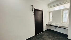 Room in 3.5 BHK Apartment at Tulsiani Golf View, Gomti Nagar – for Rent