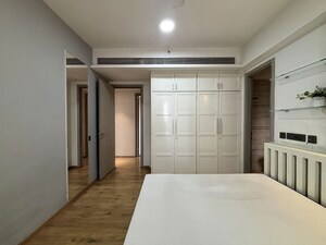 Room in 4 BHK Apartment at Rustomjee Seasons, Bandra East – for Rent