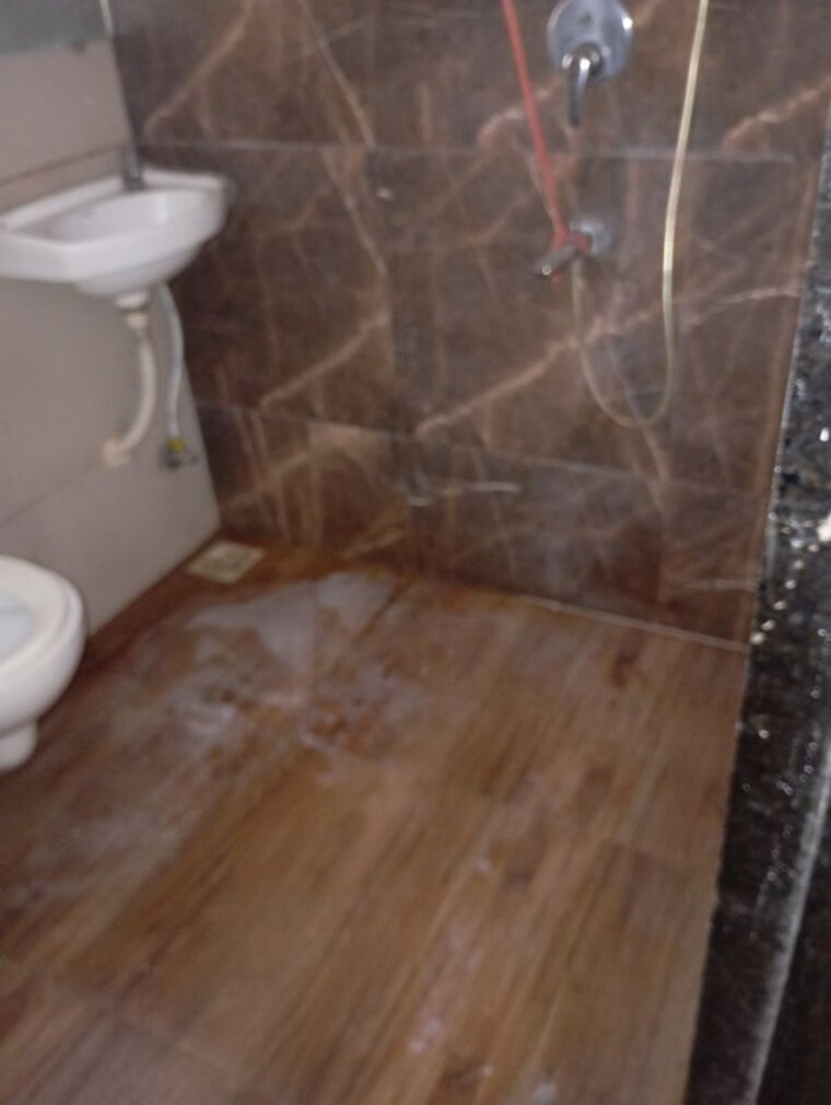 Bathroom, tarun bharat 1.5 Bedroom 500 Sq.Ft. Apartment In Tarun Bharat Mumbai 10328241