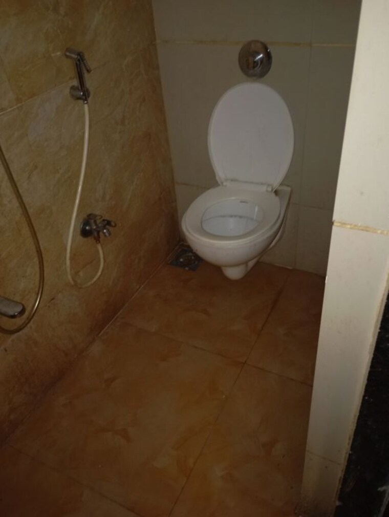 Bathroom, tarun bharat 1.5 Bedroom 500 Sq.Ft. Apartment In Tarun Bharat Mumbai 10328241