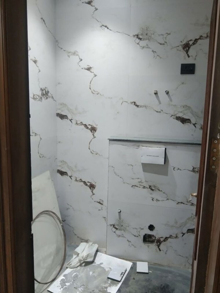 Bathroom, chittaranjan park 2 Bedroom 1440 Sq.Ft. Builder Floor In Chittaranjan Park Delhi 10328251