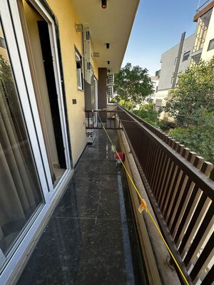 Balcony in 1 BHK Builder Floor at Sector 52 – for Rent