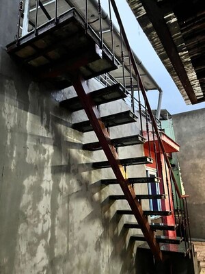 Staircase in 4 BHK Builder Floor at Defence Colony – for Rent