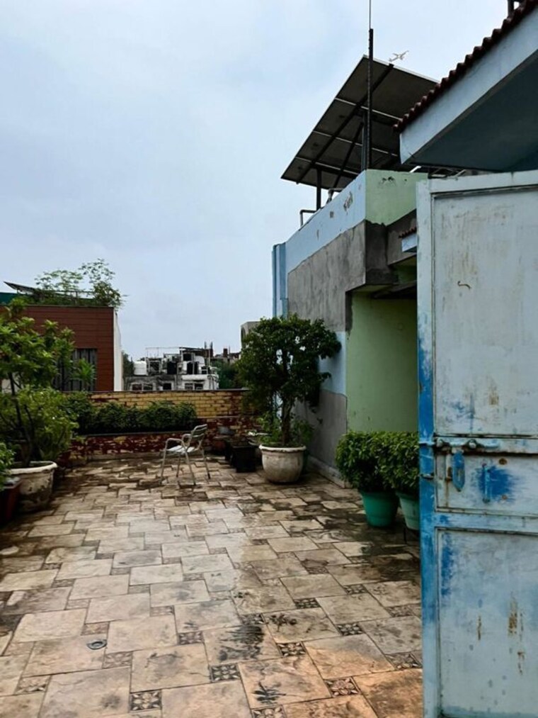 Exterior View, defence colony 4 Bedroom 401 Sq.Yd. Builder Floor In Defence Colony Delhi 10328259