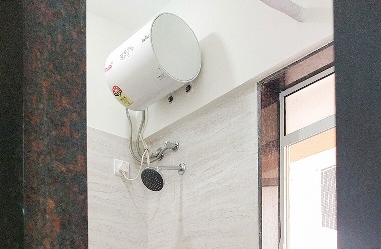 Bathroom, kandivali east Pg For Boys In Kandivali East 10328285