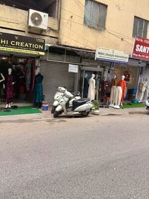 Parking in  Shop at Mukherjee Nagar – for Rent