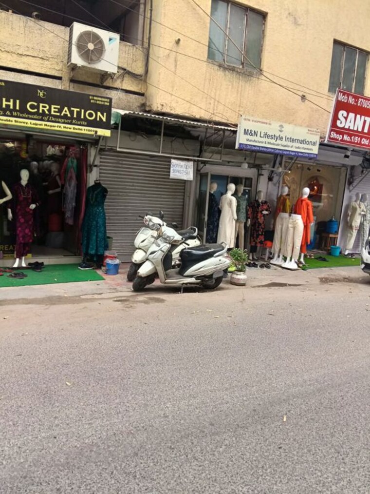  Parking, mukherjee nagar Commercial Shop 1400 Sq.Ft. In Mukherjee Nagar Delhi 10328287