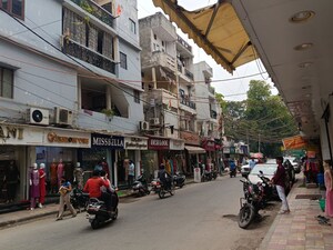  Shop For Rent in Mukherjee Nagar