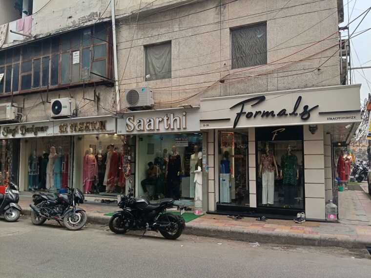 Parking, mukherjee nagar Commercial Shop 1400 Sq.Ft. In Mukherjee Nagar Delhi 10328287