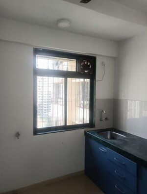 Room in 1 BHK Apartment at Highland Pearl, Thane West – for Rent