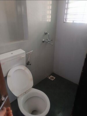 Bathroom in 1 BHK Apartment at Highland Pearl, Thane West – for Rent