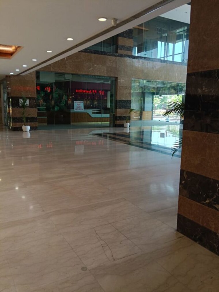  Parking, jmd-empire-square Commercial Shop 1600 Sq.Ft. In Sector 28 Gurgaon 10328324