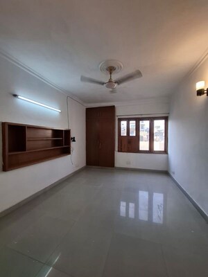 Room in 2 BHK Builder Floor at Greater Kailash – for Rent