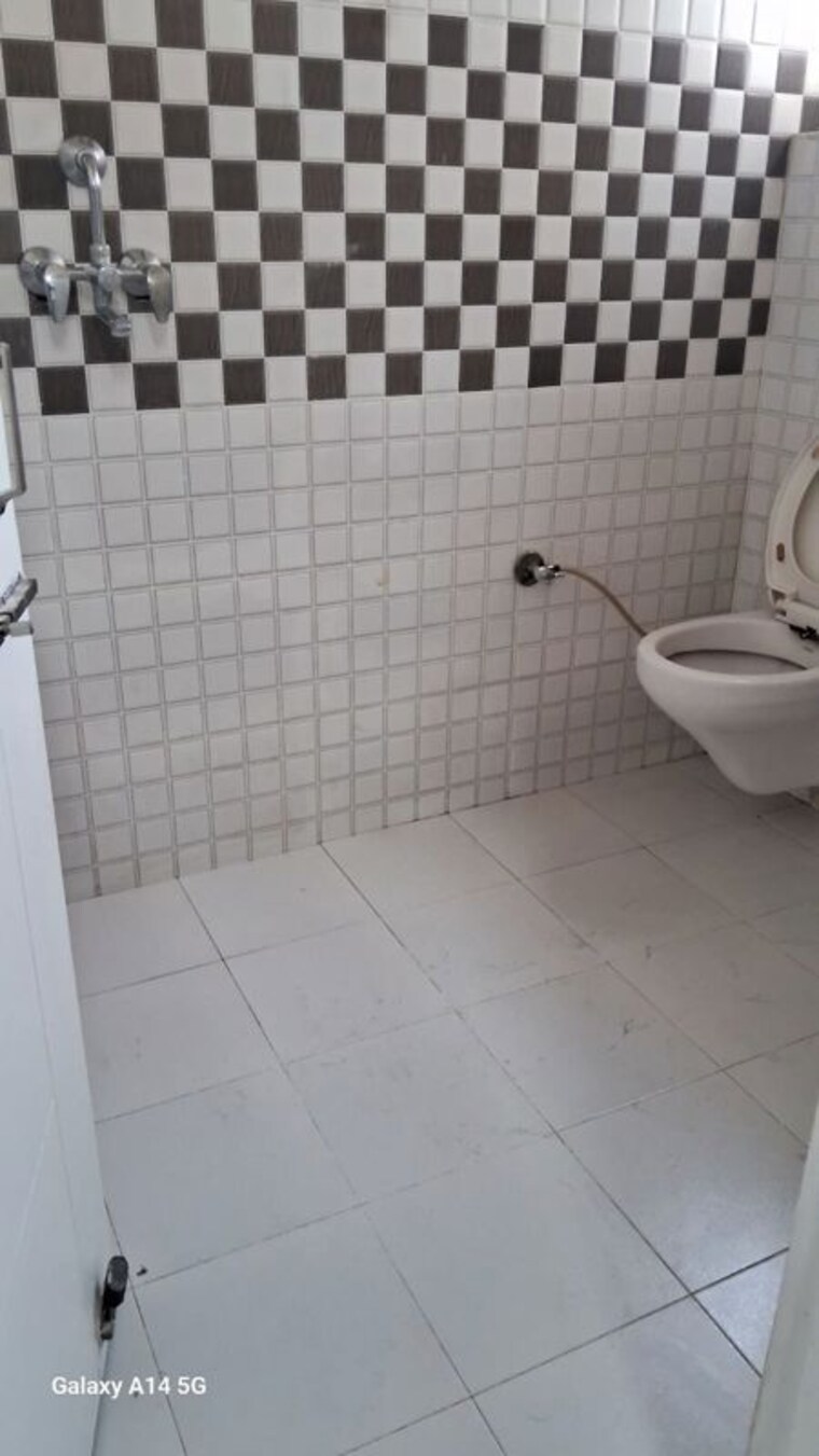 Bathroom, motiaz-royal-citi 2.5 Bedroom 133 Sq.Yd. Builder Floor In Ambala Highway Zirakpur 10328335