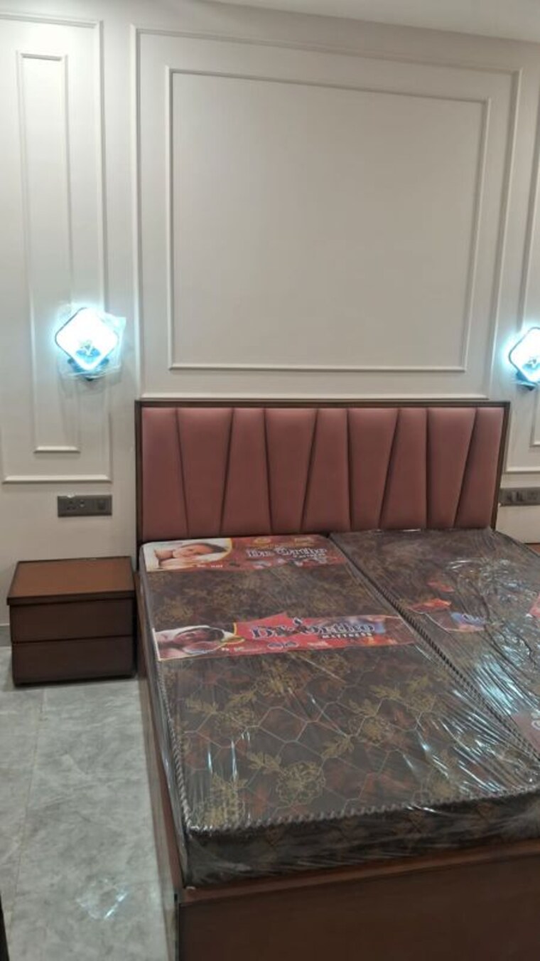 Bedroom, sector 24 1.5 Bedroom 400 Sq.Ft. Builder Floor In Sector 24 Gurgaon 9962868