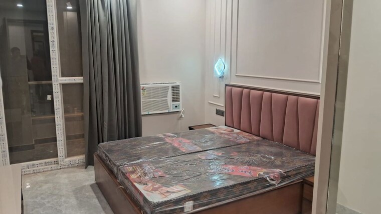 Bedroom, sector 24 1.5 Bedroom 400 Sq.Ft. Builder Floor In Sector 24 Gurgaon 9962868