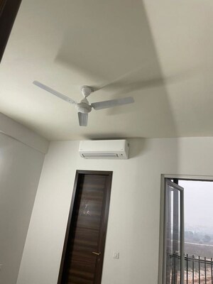 Building Lobby in 2.5 BHK Apartment at Smart World Orchard, Sector 61 – for Sale