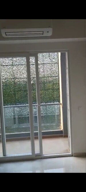 Room in 2.5 BHK Apartment at Smart World Orchard, Sector 61 – for Sale