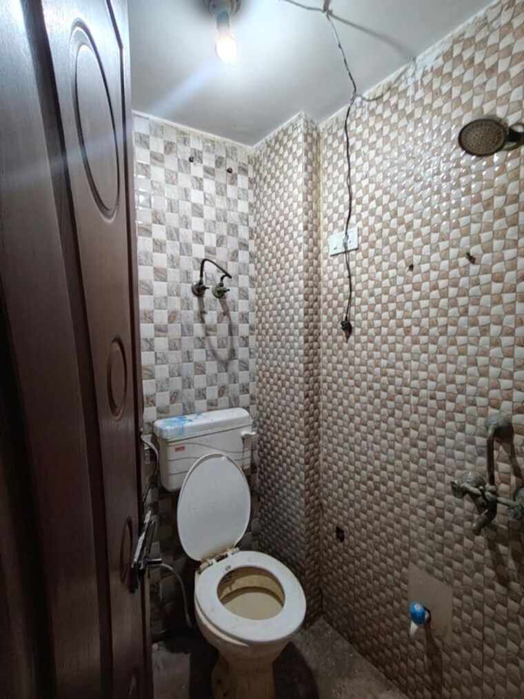 Bathroom, neb sarai 1 Bedroom 450 Sq.Ft. Builder Floor In Neb Sarai Delhi 10328353