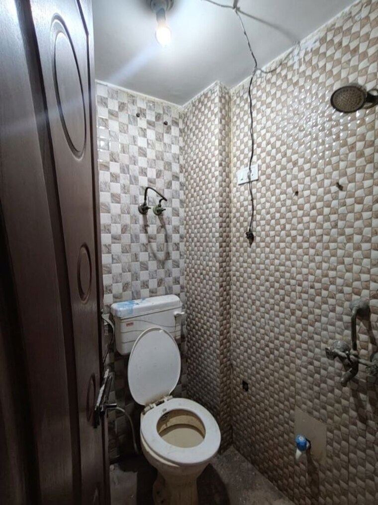 Bathroom, neb sarai 1 Bedroom 450 Sq.Ft. Builder Floor In Neb Sarai Delhi 10328353