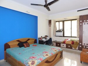 Bedroom in 2 BHK Apartment at Kalpataru Classic, Malad West – for Rent