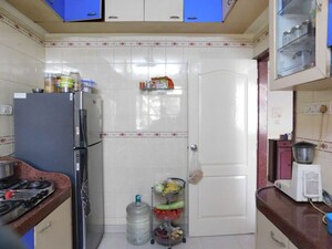 Furnished Amenities in 2 BHK Apartment at Kalpataru Classic, Malad West – for Rent