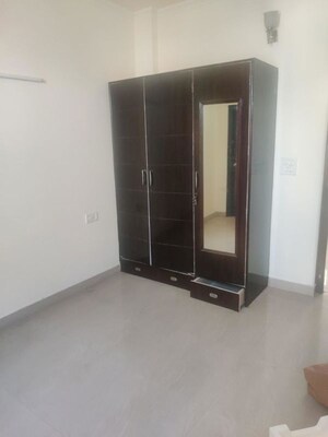 Room in 2 BHK Builder Floor at Palam Vihar Residents Association, Palam Vihar – for Rent