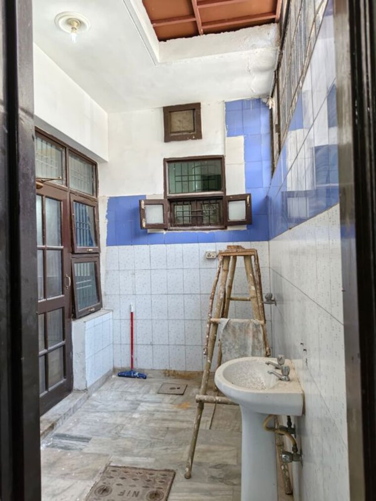 Attached Bathroom, ambala highway 4 Bedroom 120 Sq.Yd. Independent House In Ambala Highway Zirakpur 10328427
