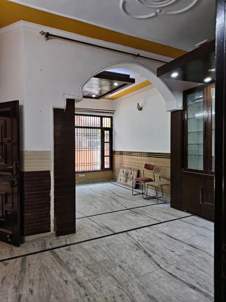 Room, ambala highway 4 Bedroom 120 Sq.Yd. Independent House In Ambala Highway Zirakpur 10328427