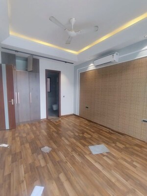 Room in 4 BHK Builder Floor at Ansal API Versalia, Sector 67a – for Rent