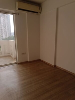 Room in 3 BHK Apartment at DLF Regal Gardens, Sector 90 – for Rent