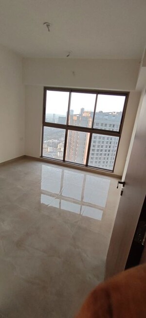 Room in 2 BHK Apartment at Sheth Auris Bliss, Malad West – for Rent