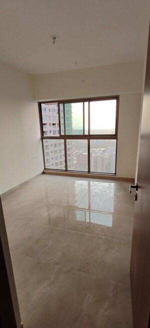 Room in 2 BHK Apartment at Sheth Auris Bliss, Malad West – for Rent