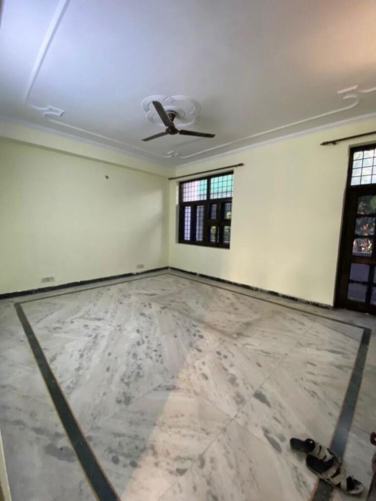 Room, sector 23 3 Bedroom 2100 Sq.Ft. Builder Floor In Sector 23 Gurgaon 10328470