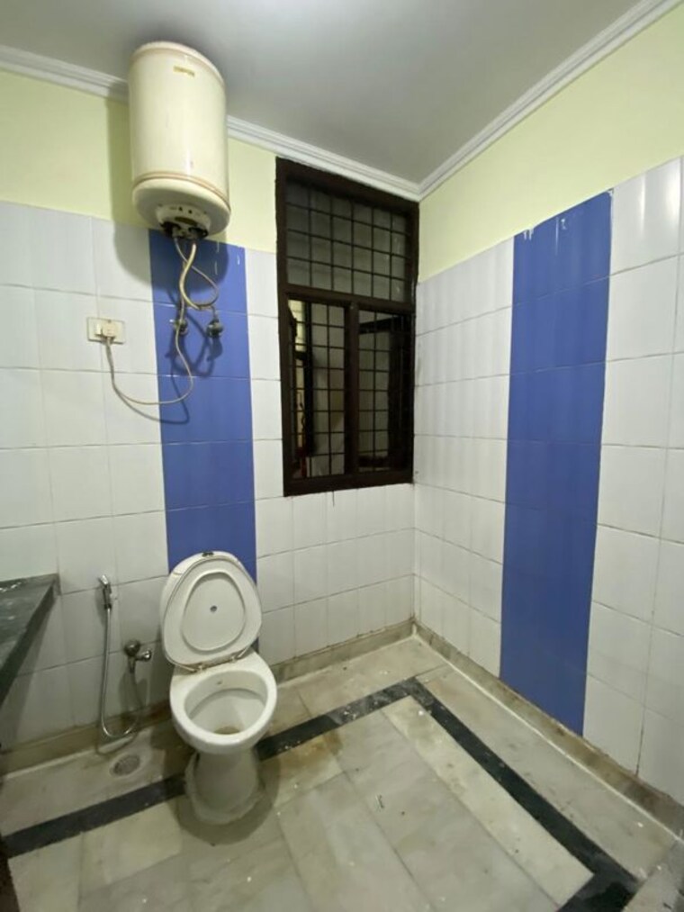 Bathroom, sector 23 3 Bedroom 2100 Sq.Ft. Builder Floor In Sector 23 Gurgaon 10328470