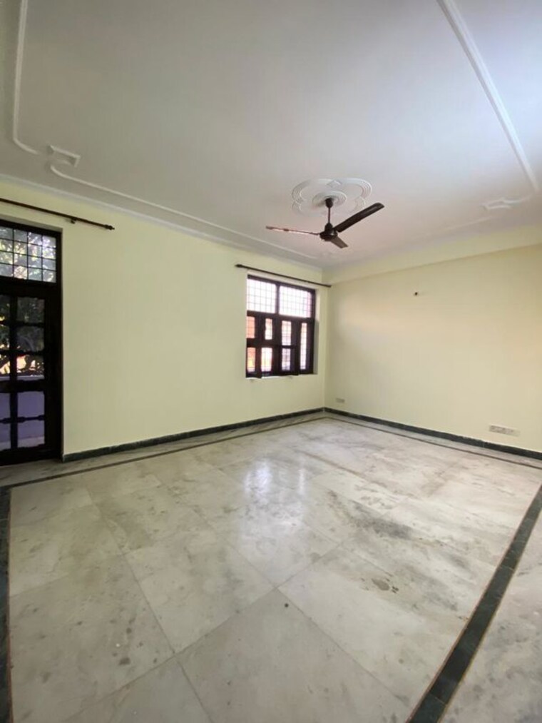 Room, sector 23 3 Bedroom 2100 Sq.Ft. Builder Floor In Sector 23 Gurgaon 10328470