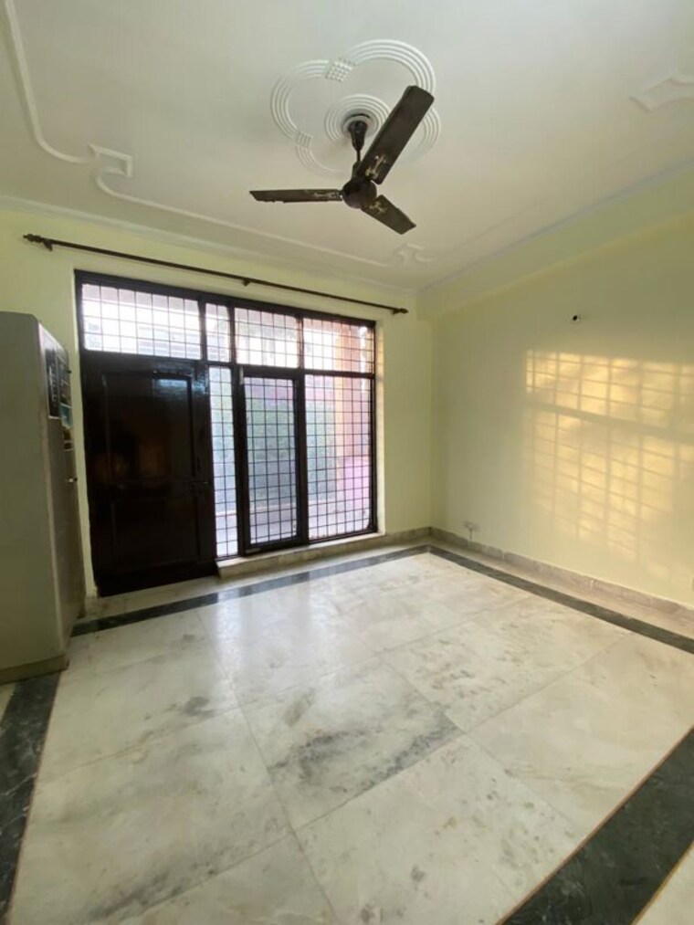 Room, sector 23 3 Bedroom 2100 Sq.Ft. Builder Floor In Sector 23 Gurgaon 10328470