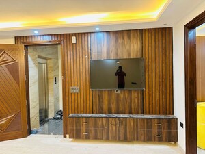 Room in 3 BHK Builder Floor at Ansal Sushant Lok I, Sector 43 – for Rent