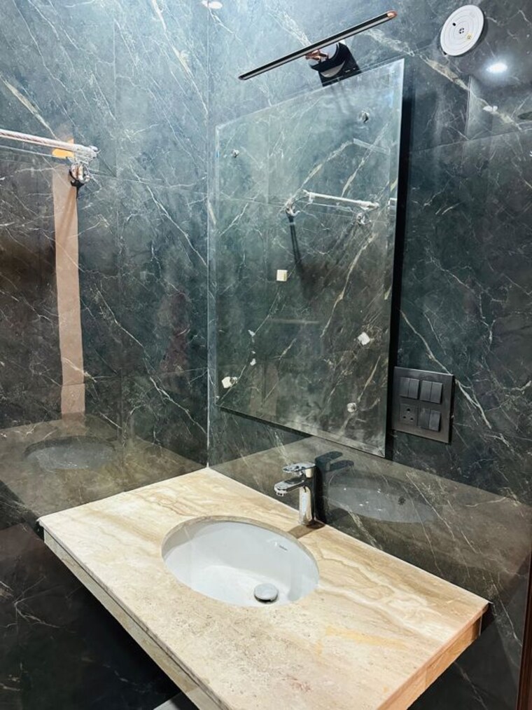 Bathroom, ansal-sushant-lok-i 3 Bedroom 2015 Sq.Yd. Builder Floor In Sector 43 Gurgaon 10328482
