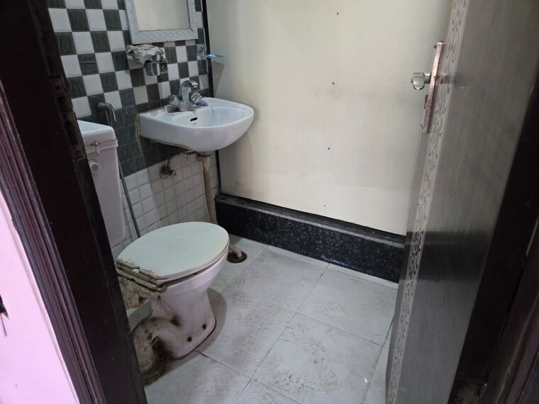 Bathroom, kohli-one-malibu-town-plot 1 Bedroom 120 Sq.Ft. Builder Floor In Sector 47 Gurgaon 10328525